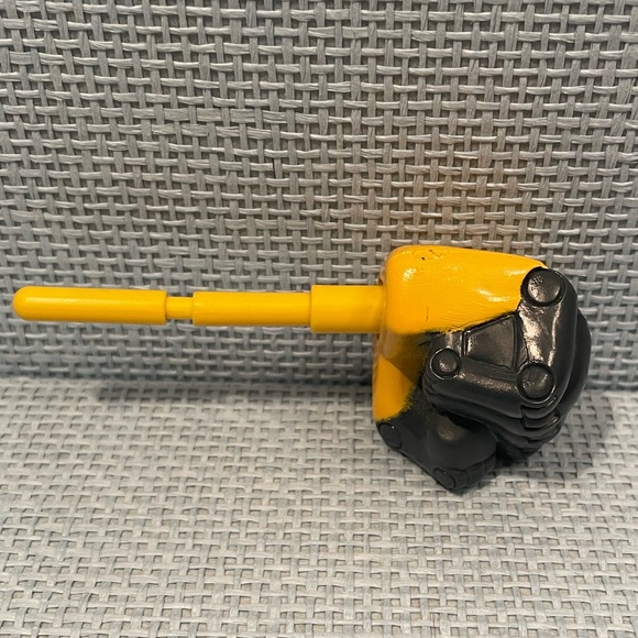 Transformer Shooting Bumblebee Plastic fist - Picture 2 of 7